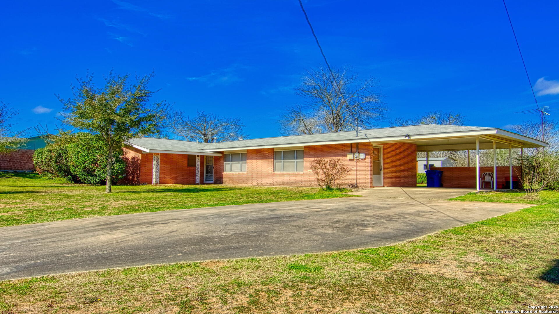 603 F Street Floresville TX 78114