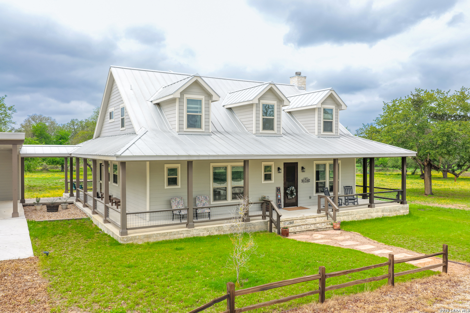 1407 County Road 761 Devine TX 78016