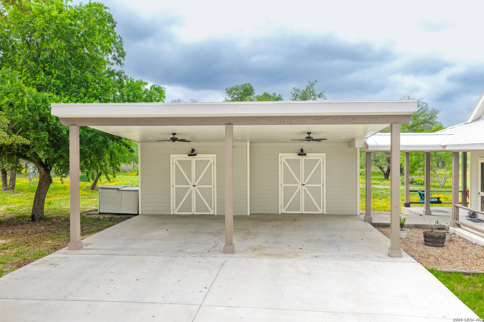 1407 County Road 761 Devine TX 78016
