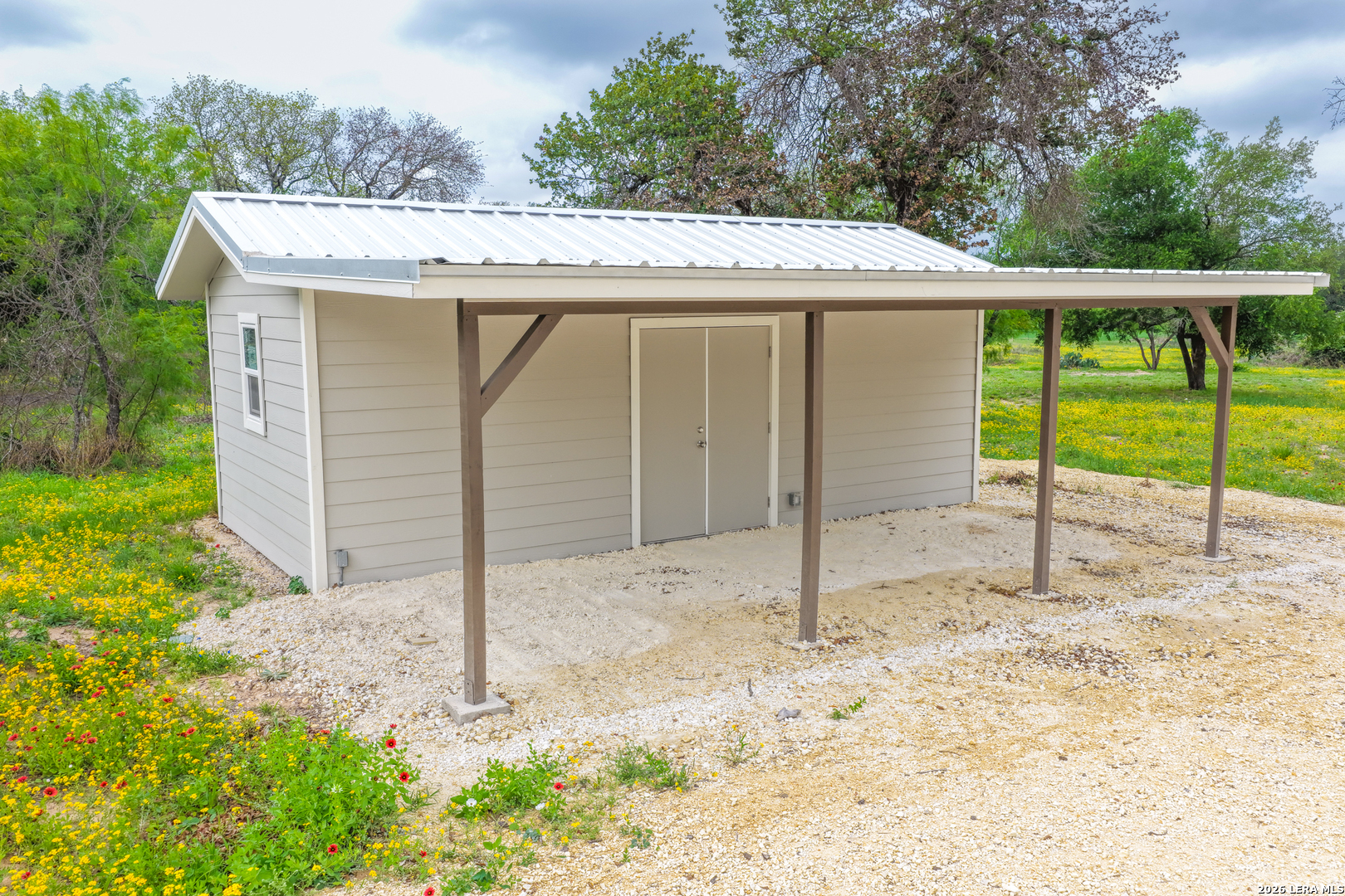 1407 County Road 761 Devine TX 78016