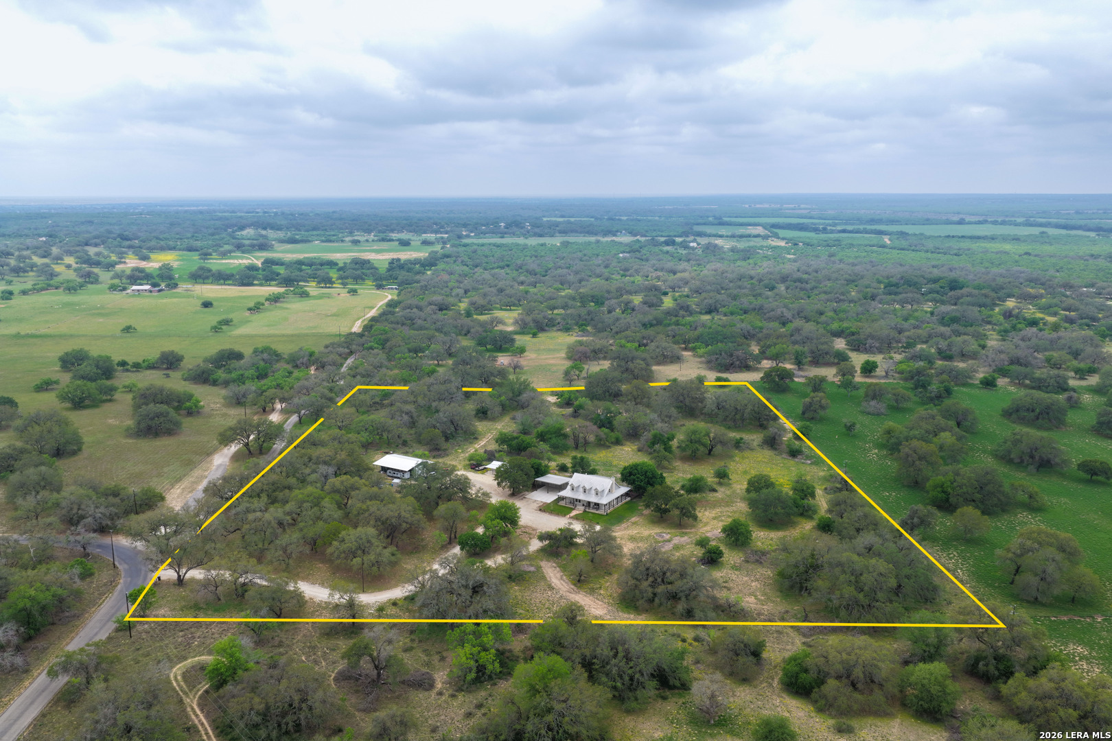 1407 County Road 761 Devine TX 78016