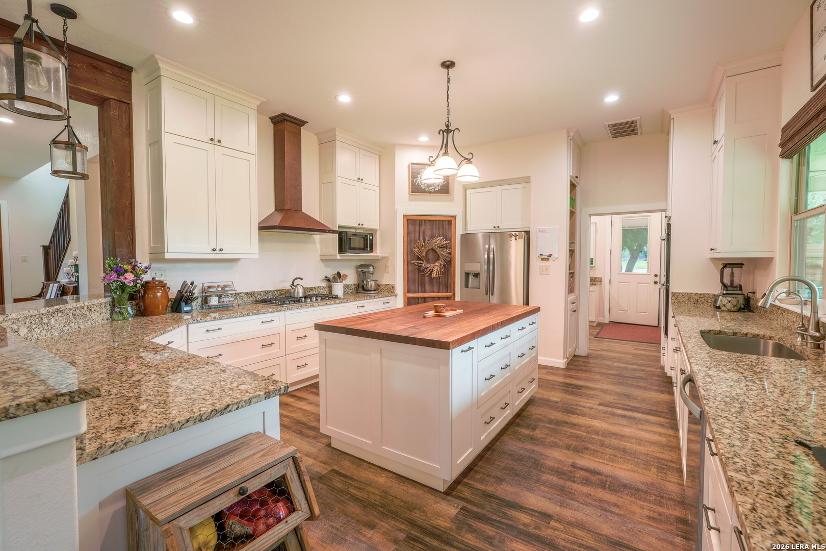 1407 County Road 761 Devine TX 78016