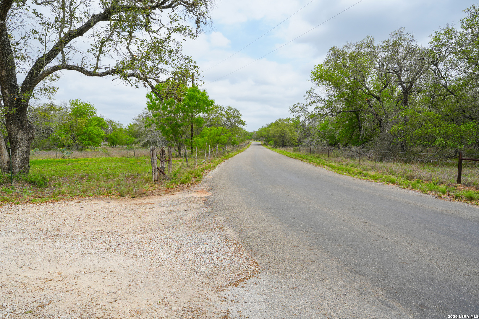 1407 County Road 761 Devine TX 78016