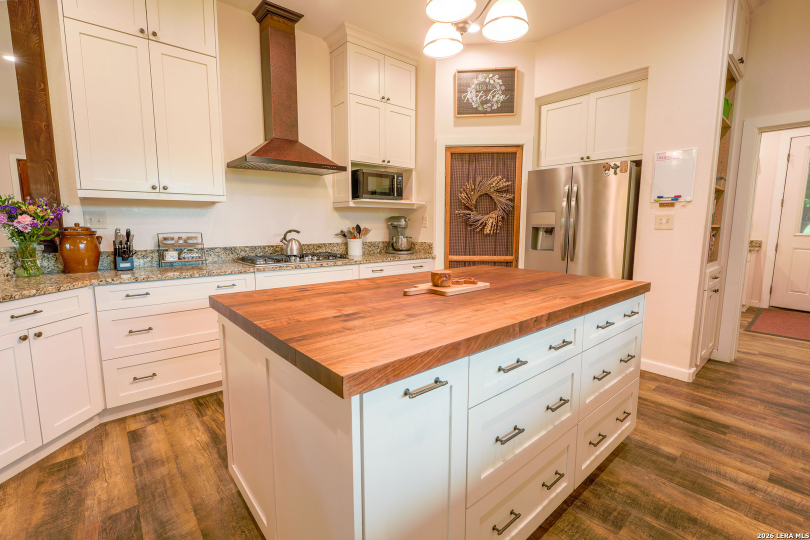1407 County Road 761 Devine TX 78016