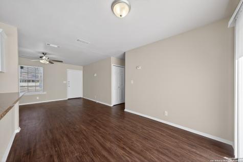 5822 Castle Hunt San Antonio TX 78218