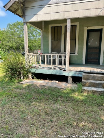 606 Armstrong Street Yoakum TX 77995
