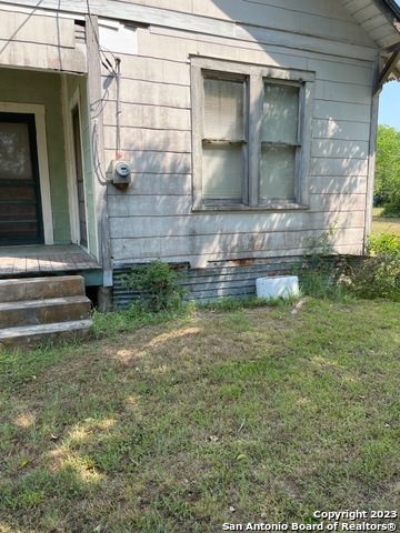 606 Armstrong Street Yoakum TX 77995