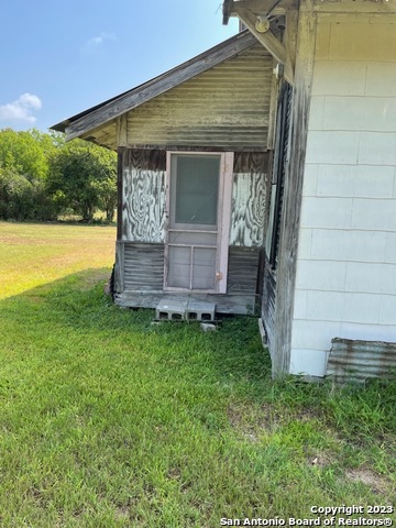 606 Armstrong Street Yoakum TX 77995