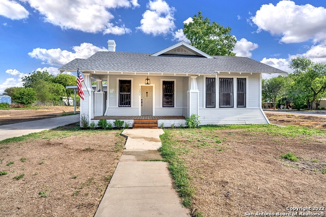 1302 10th Street Hondo TX 78861