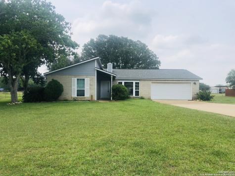 103 Turkey Trail Jourdanton TX 78026