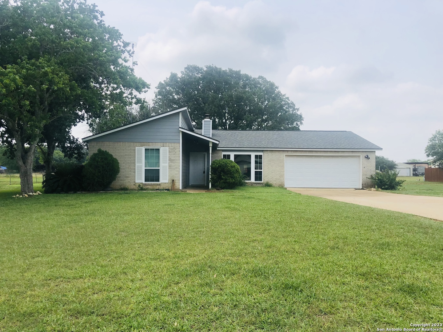 103 Turkey Trail Jourdanton TX 78026