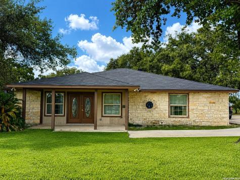 103 Misty Bend Floresville TX 78114