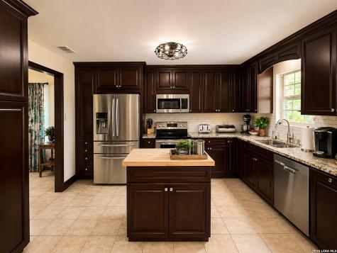 103 Misty Bend Floresville TX 78114