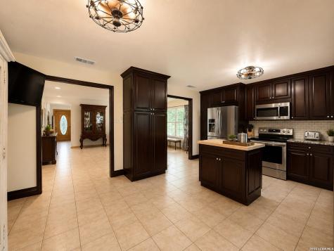 103 Misty Bend Floresville TX 78114