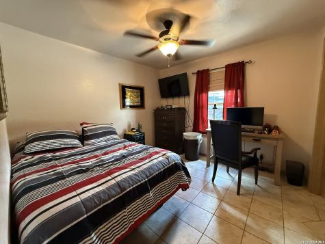 103 Misty Bend Floresville TX 78114