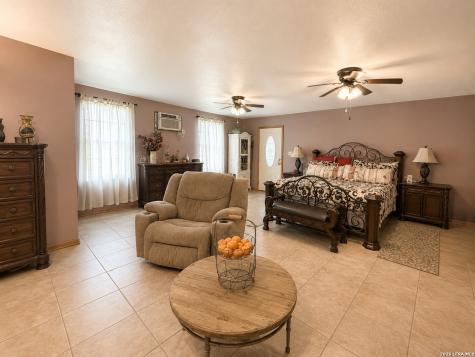 103 Misty Bend Floresville TX 78114