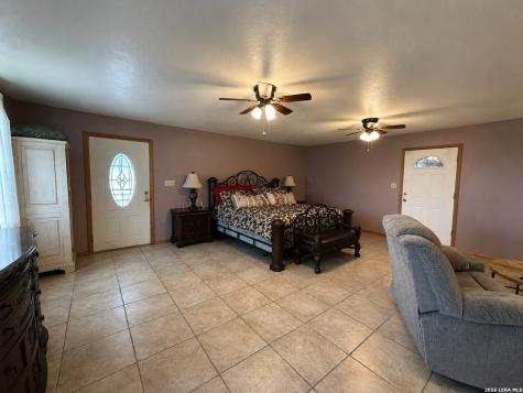103 Misty Bend Floresville TX 78114