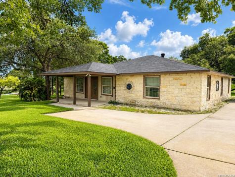 103 Misty Bend Floresville TX 78114