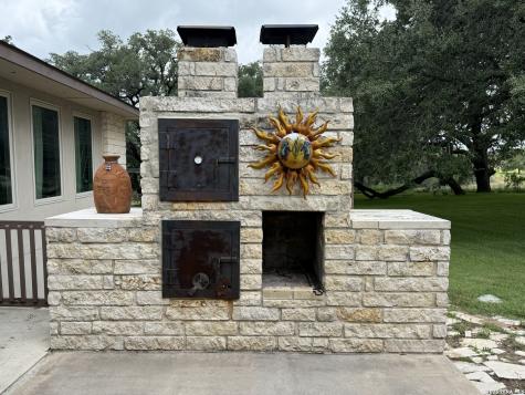 103 Misty Bend Floresville TX 78114