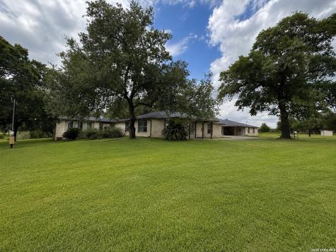 103 Misty Bend Floresville TX 78114