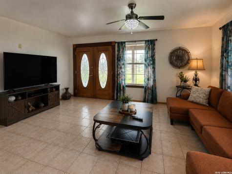 103 Misty Bend Floresville TX 78114