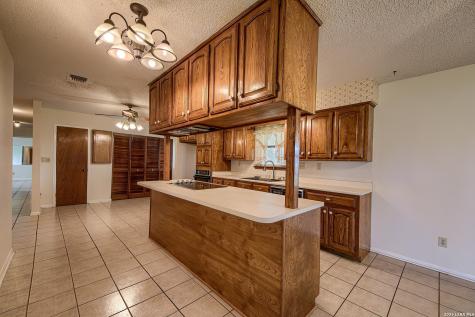 900 N Graytown Road St Hedwig TX 78152