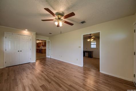 900 N Graytown Road St Hedwig TX 78152