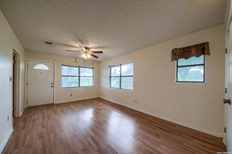 900 N Graytown Road St Hedwig TX 78152