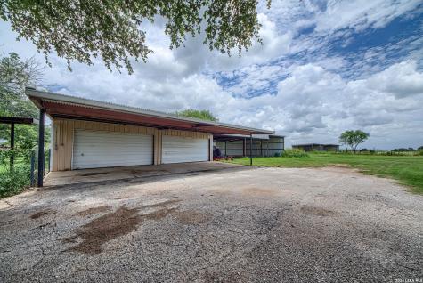 900 N Graytown Road St Hedwig TX 78152