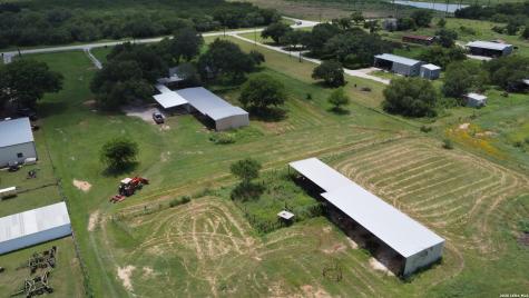 900 N Graytown Road St Hedwig TX 78152