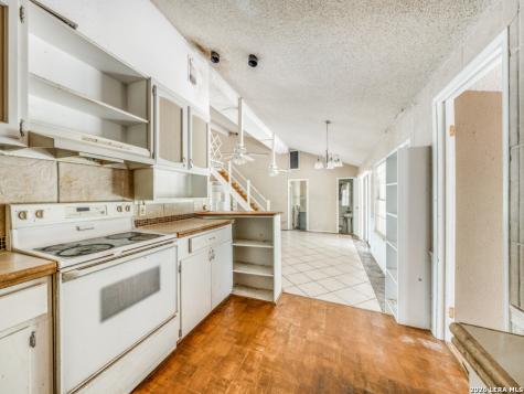 120 Center Creek Drive Floresville TX 78114