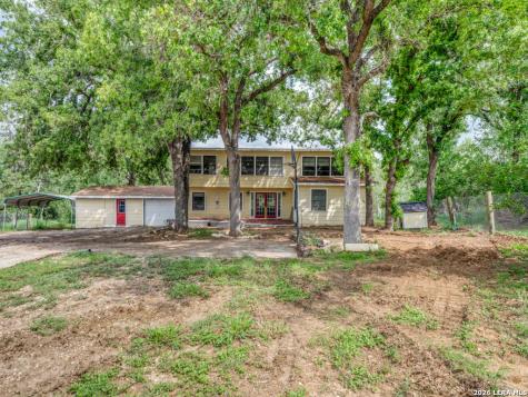 120 Center Creek Drive Floresville TX 78114