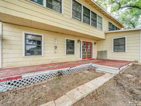 120 Center Creek Drive Floresville TX 78114