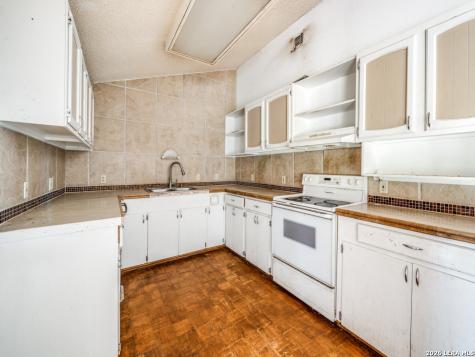 120 Center Creek Drive Floresville TX 78114