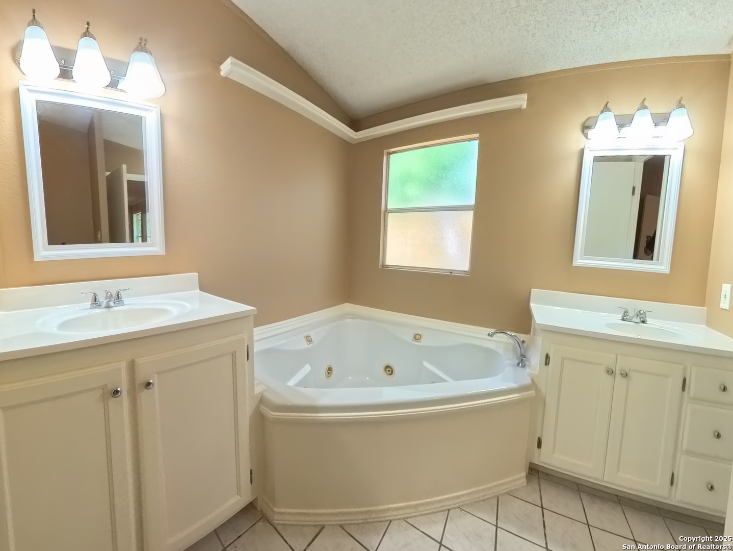 1108 Hillside Oaks Bulverde TX 78163