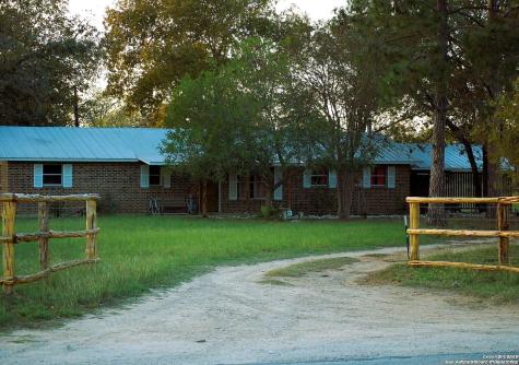 1380 County Road 6723 Natalia TX 78059