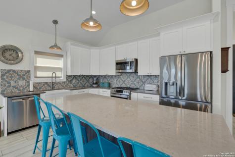 1799 W Lakeside Canyon Lake TX 78133