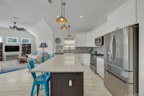 1799 W Lakeside Canyon Lake TX 78133