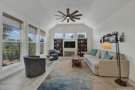 1799 W Lakeside Canyon Lake TX 78133