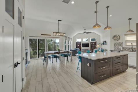 1799 W Lakeside Canyon Lake TX 78133