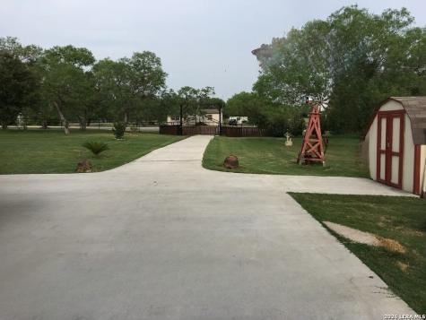 307 Homeridge La Vernia TX 78121