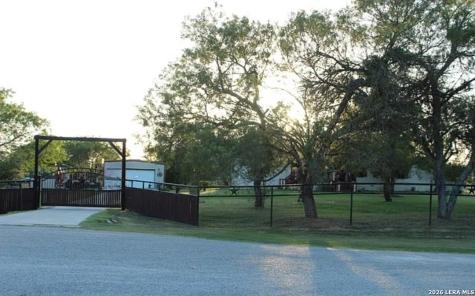 307 Homeridge La Vernia TX 78121