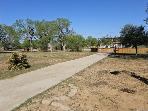 307 Homeridge La Vernia TX 78121