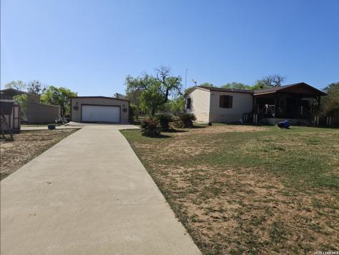307 Homeridge La Vernia TX 78121