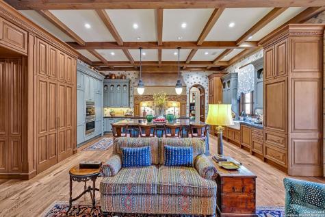 200 Geneseo Road Terrell Hills TX 78209