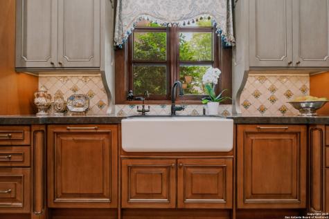 200 Geneseo Road Terrell Hills TX 78209