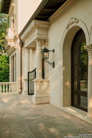 200 Geneseo Road Terrell Hills TX 78209