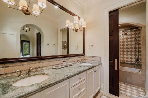 200 Geneseo Road Terrell Hills TX 78209