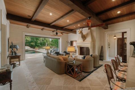 200 Geneseo Road Terrell Hills TX 78209