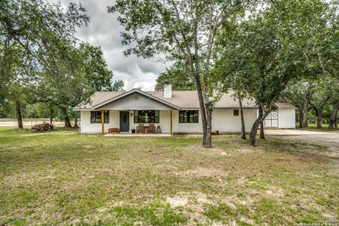 703 Eagle Creek Drive Floresville TX 78114